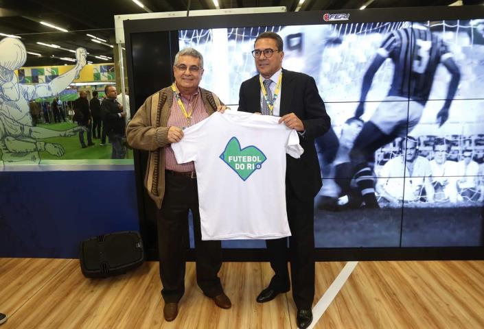 Convidado da FERJ, Vanderlei brilha na Brasil Futebol Expo
