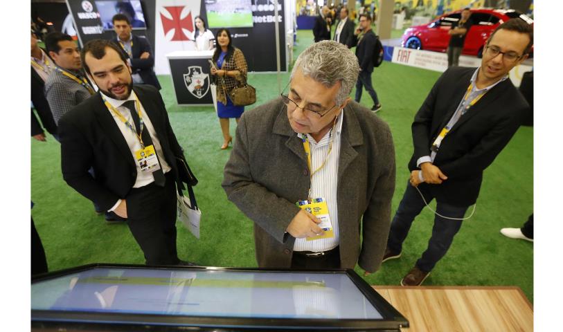 FERJ expõe sua nova marca na Brasil Expo Futebol
