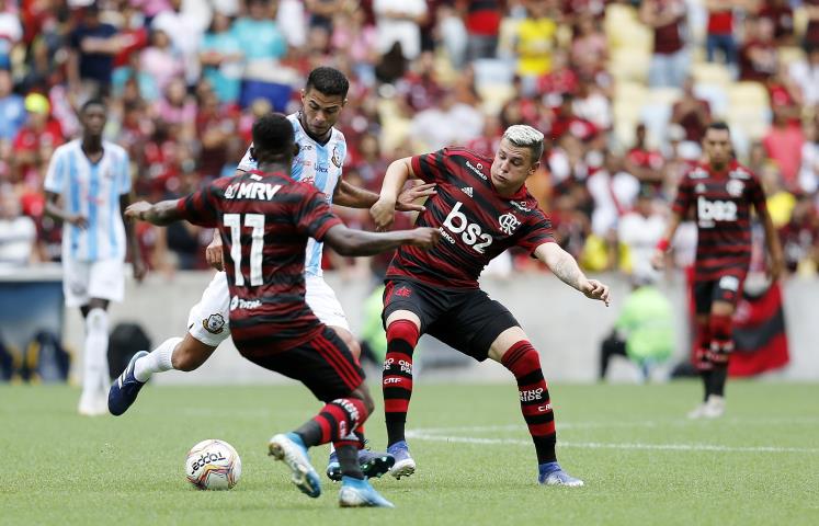 Flamengo e Macaé empatam no Maraca