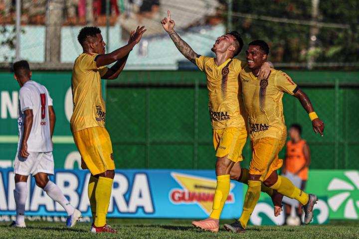 Madureira ganha a terceira e segue 100%