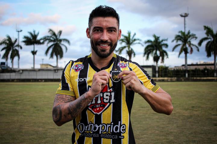 Voltaço anuncia a contratação do meio-campo Hiroshi