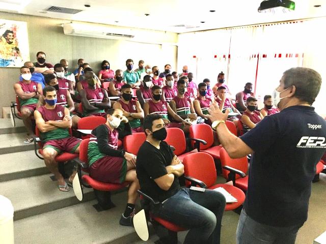 Instrutores da COAF ministram palestra no Barra da Tijuca