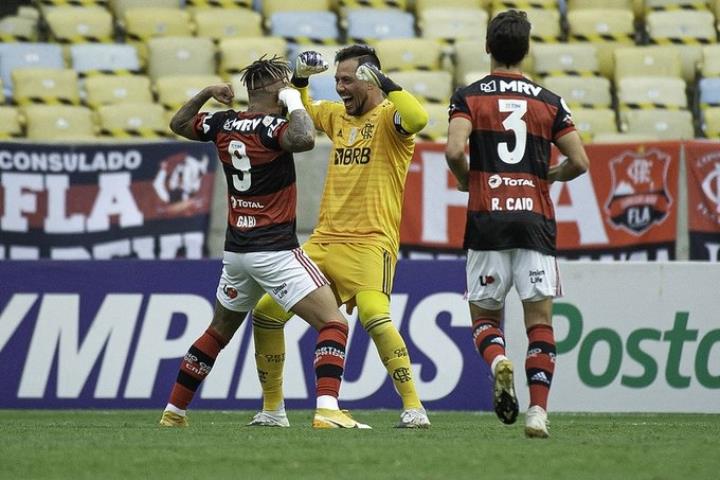 Fla goleia o Santos no Maraca