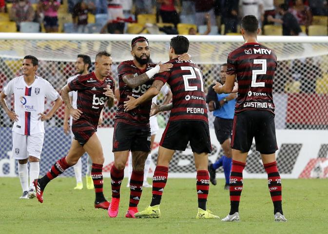 Flamengo vira sobre o Resende no Maracanã