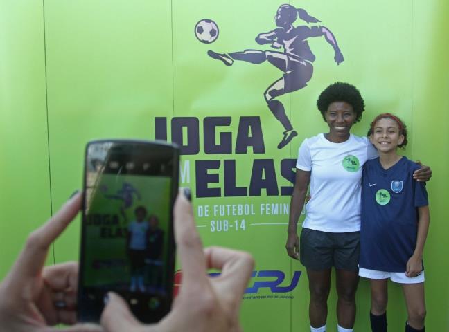 "Joga Com Elas" abre portas para o futebol feminino
