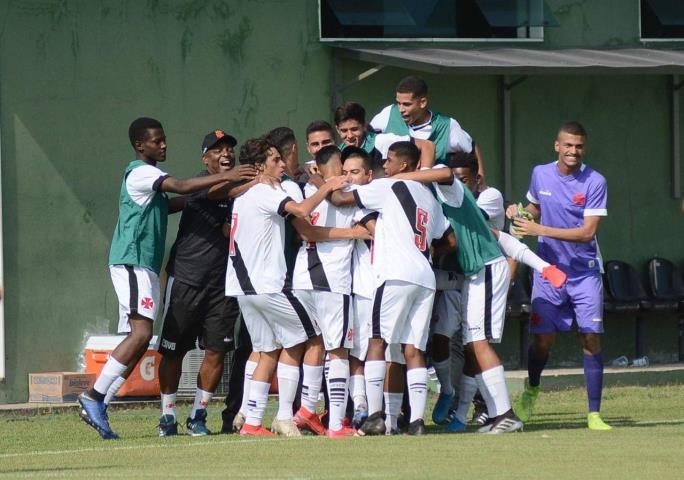 Vasco goleia na estreia do Brasileiro Sub-17