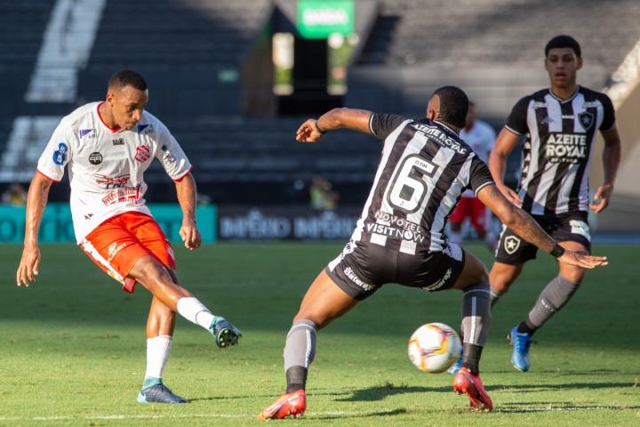 Tudo igual no Nilton Santos