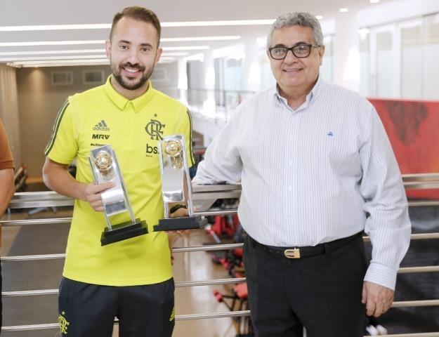 Presidente da FERJ chefia delegação do Flamengo na Colômbia