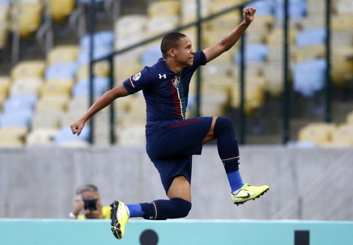 Flu goleia o Resende e segue líder no Geral