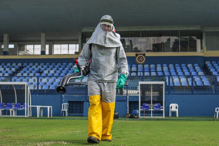 Madureira passa por sanitização contra a COVID-19