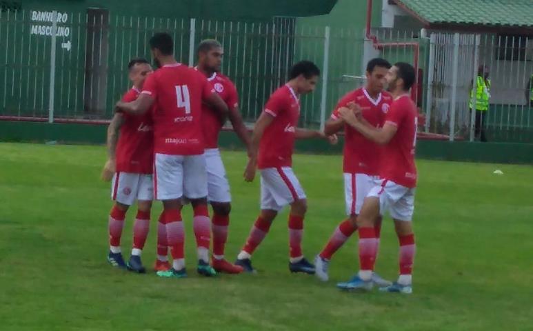 America vence e segue na elite do Carioca