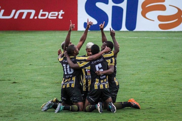 Voltaço vence o São José e segue líder