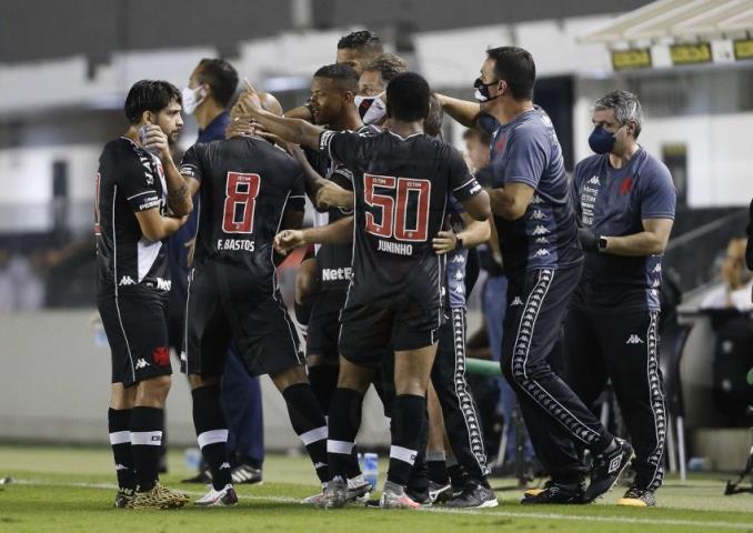 Vasco arranca empate na Vila Belmiro