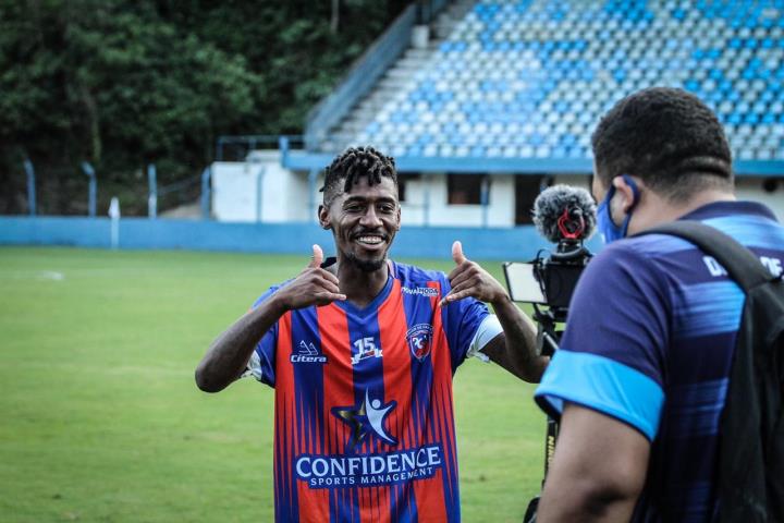 Duque de Caxias joga bem e vence o Serrano