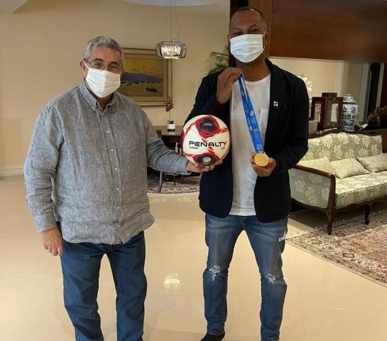 Secretário de Esporte, Lazer e Juventude visita a FERJ