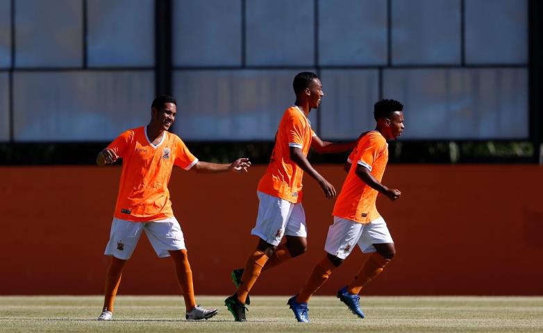 Nova Iguaçu vence mais uma e segue na ponta