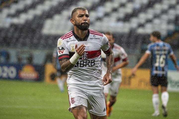 Fla goleia o Grêmio e pula pra segundo
