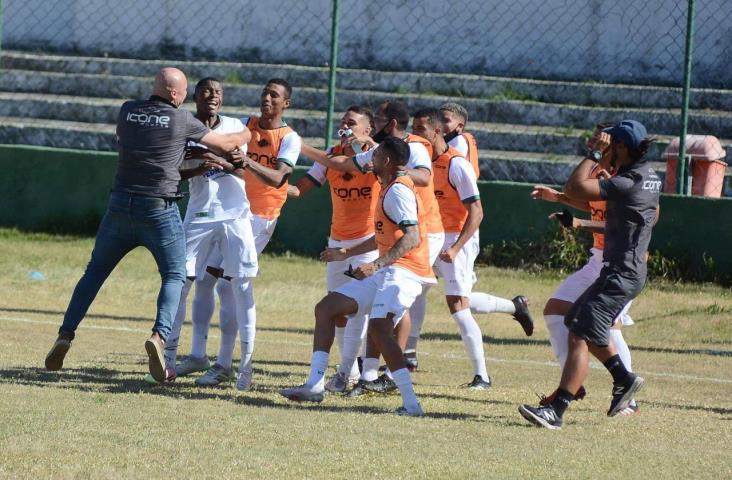 Cabofriense vence e assume a liderança