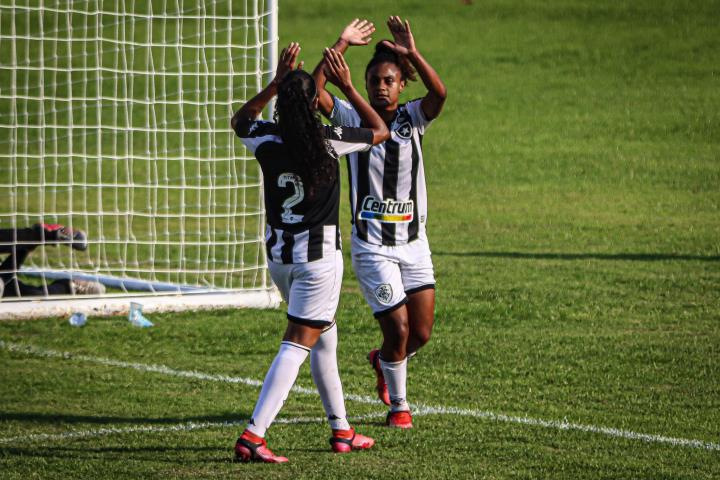 Grandes goleiam na abertura do Carioca Feminino