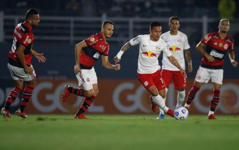 Fla empata com o Bragantino (SP) mas segue na briga