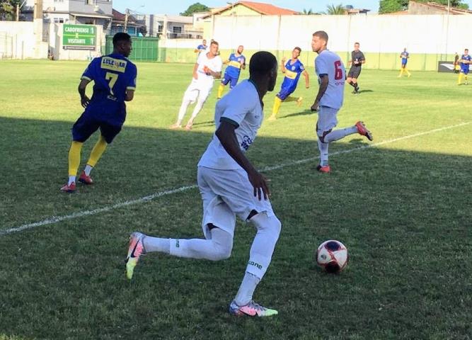 Cabofriense vence e segue com chances
