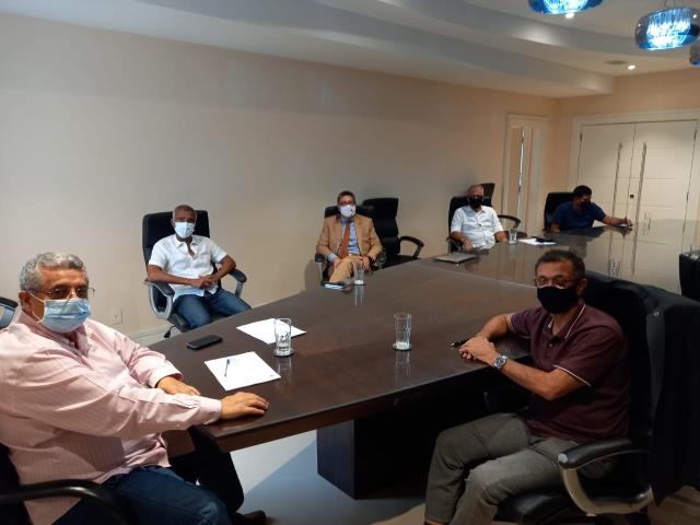 FERJ recebe senadores e Secretário Nacional do Futebol