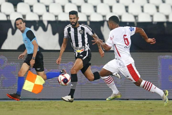 Empate no Nilton Santos