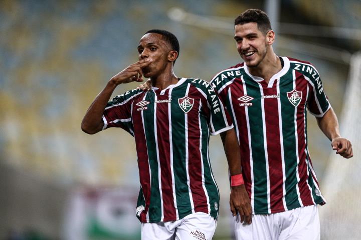 Flu vence o Nova Iguaçu e segue no G4