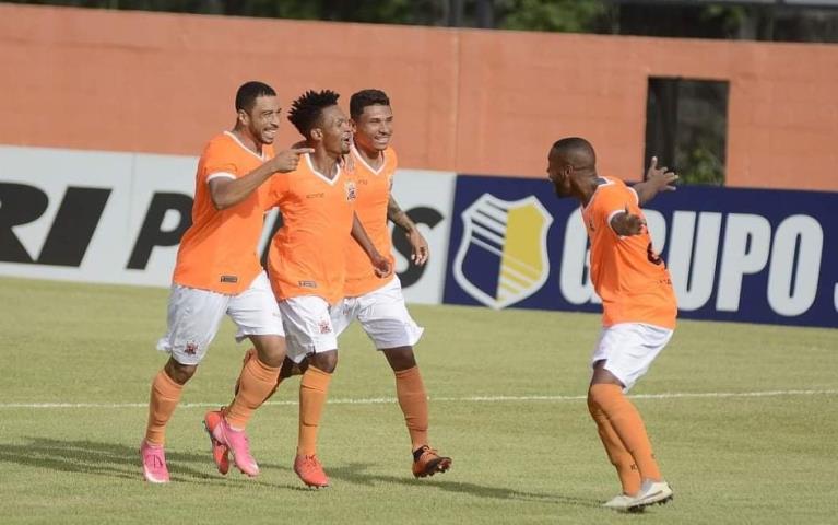 Nova Iguaçu bate o Resende