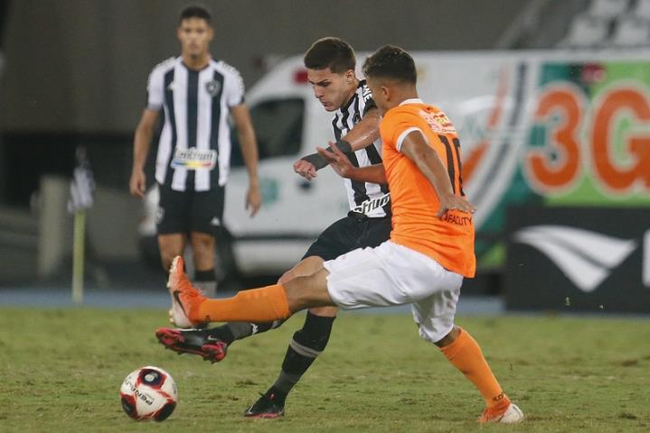 Tudo igual no Nilton Santos