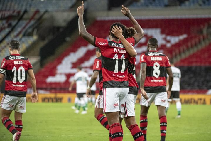 Fla vence o Coritiba novamente e segue na Copa do Brasil