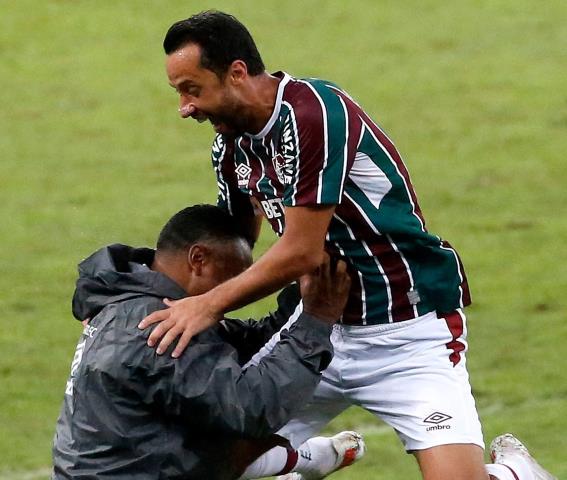 Fluminense bate o Santos e encosta no G4 do Brasileirão