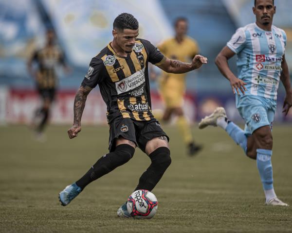 Voltaço empata com Paysandu e assume liderança do grupo