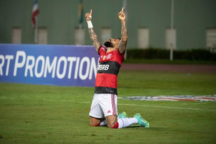 Gabi brilha e Fla atropela o Bahia