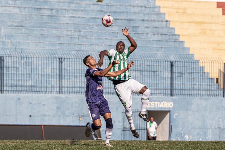 Búzios e Paduano saem na frente nas semifinais da Série C