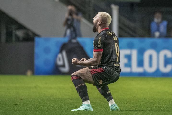 Gabigol marca três vezes e Fla goleia novamente