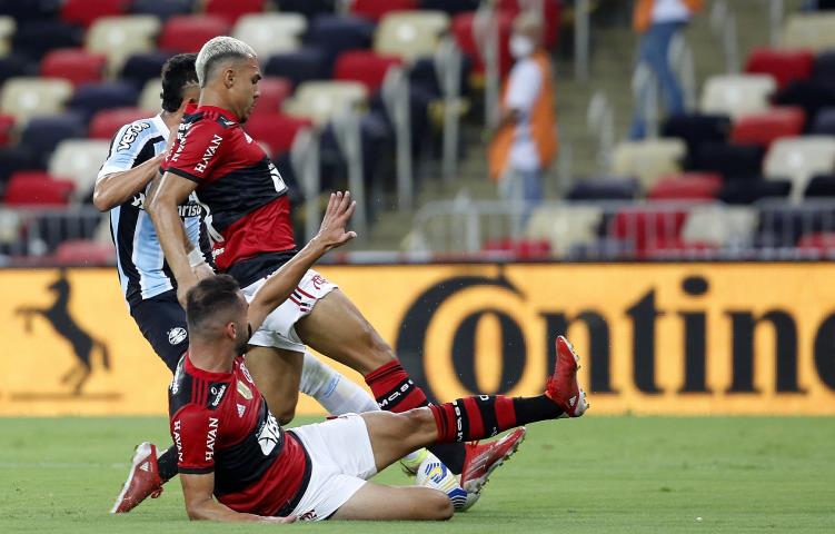 No reencontro a torcida no Maraca, Fla vence e avança na Copa do Brasil