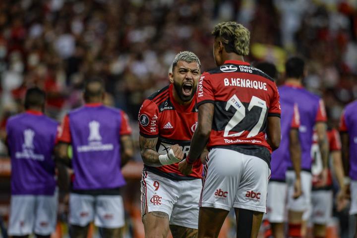 Bruno Henrique brilha e Fla fica em vantagem na semi da Libertadores