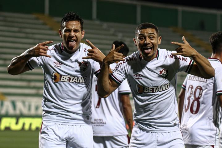 Fluminense vence e sobe no Brasileirão