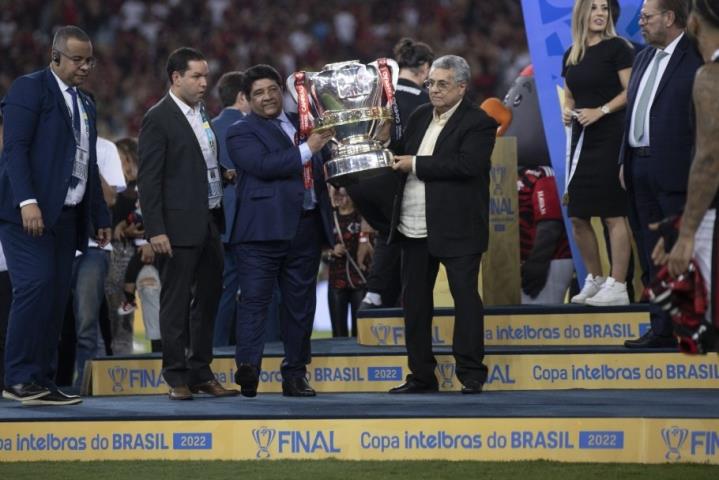 Presidente da FERJ participa de premiação da Copa do Brasil