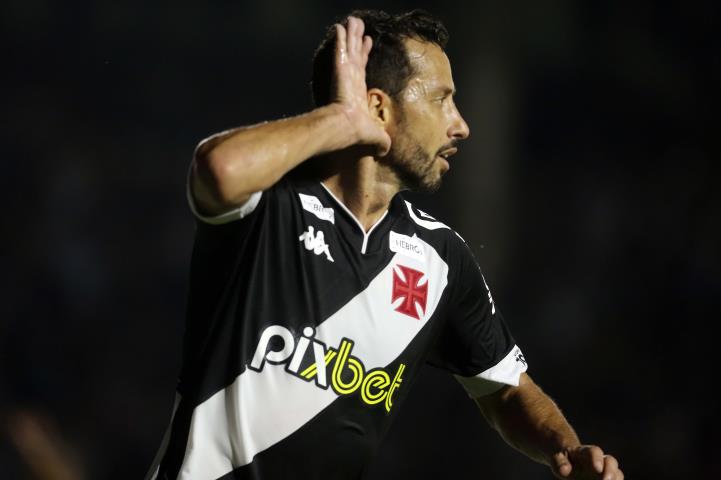 Nenê brilha e Vasco vence de novo