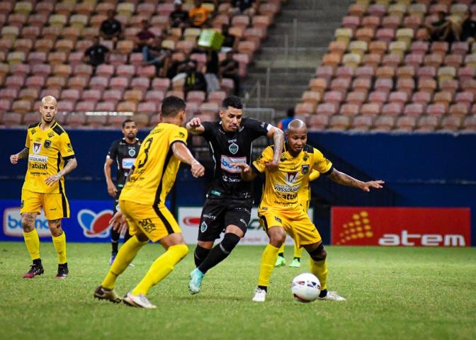 Voltaço vira sobre o Manaus e volta ao G8 da Série C