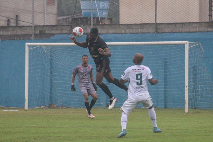 Três lideram na Série B1 Estadual