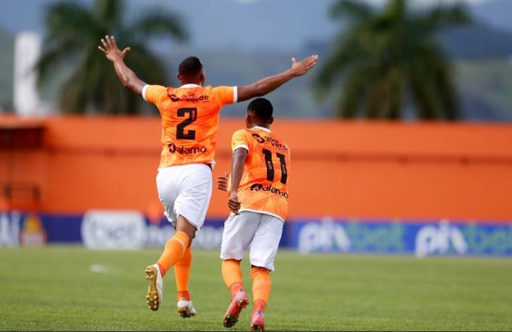 Nova Iguaçu vence e deixa a lanterna do Carioca