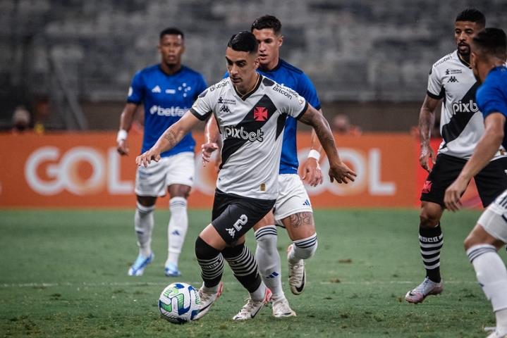 Vasco arranca empate em BH e segue subindo na tabela
