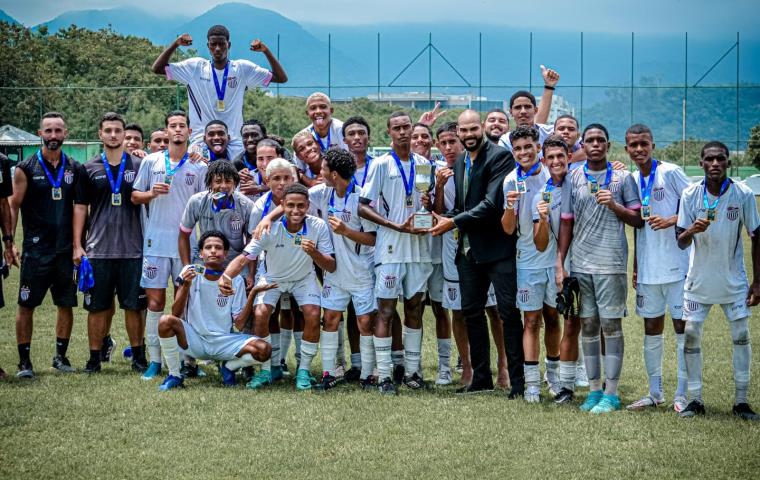 Garotada do Tóvão é campeã da Série C Sub-17