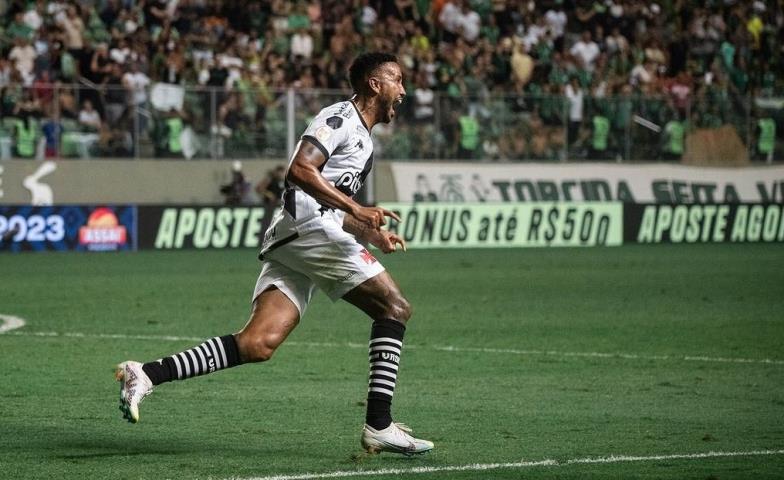 Vasco vence a 3ª seguida e sai do Z4 do Brasileirão