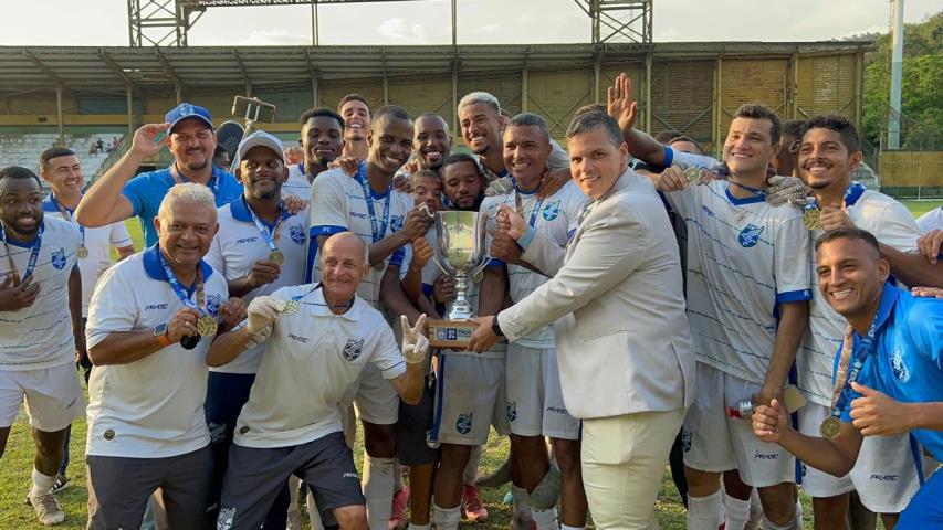 Artsul fatura a Taça Corcovado