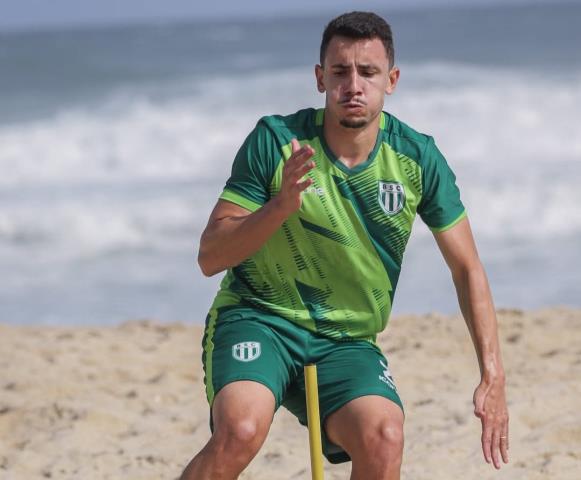 Boavista faz treino físico na praia na pré-temporada