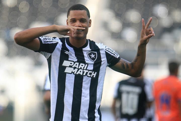 Botafogo rebaixa o Audax e segue com chances de classificação